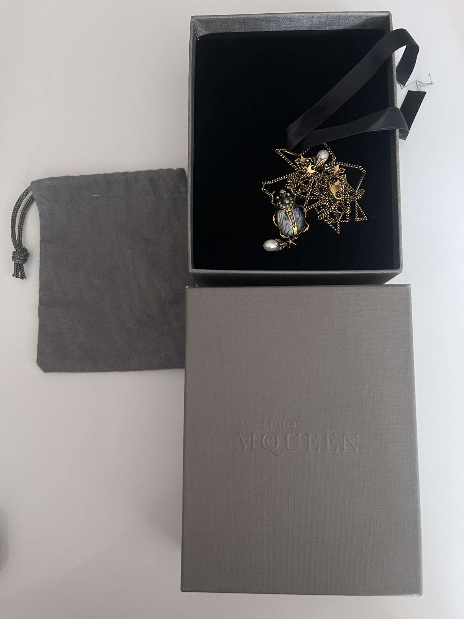 Nahrdelník Alexandra McQueena