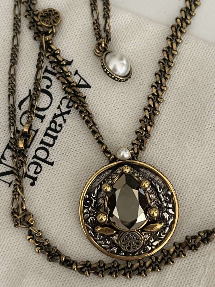 Nahrdelník Alexandra McQueena