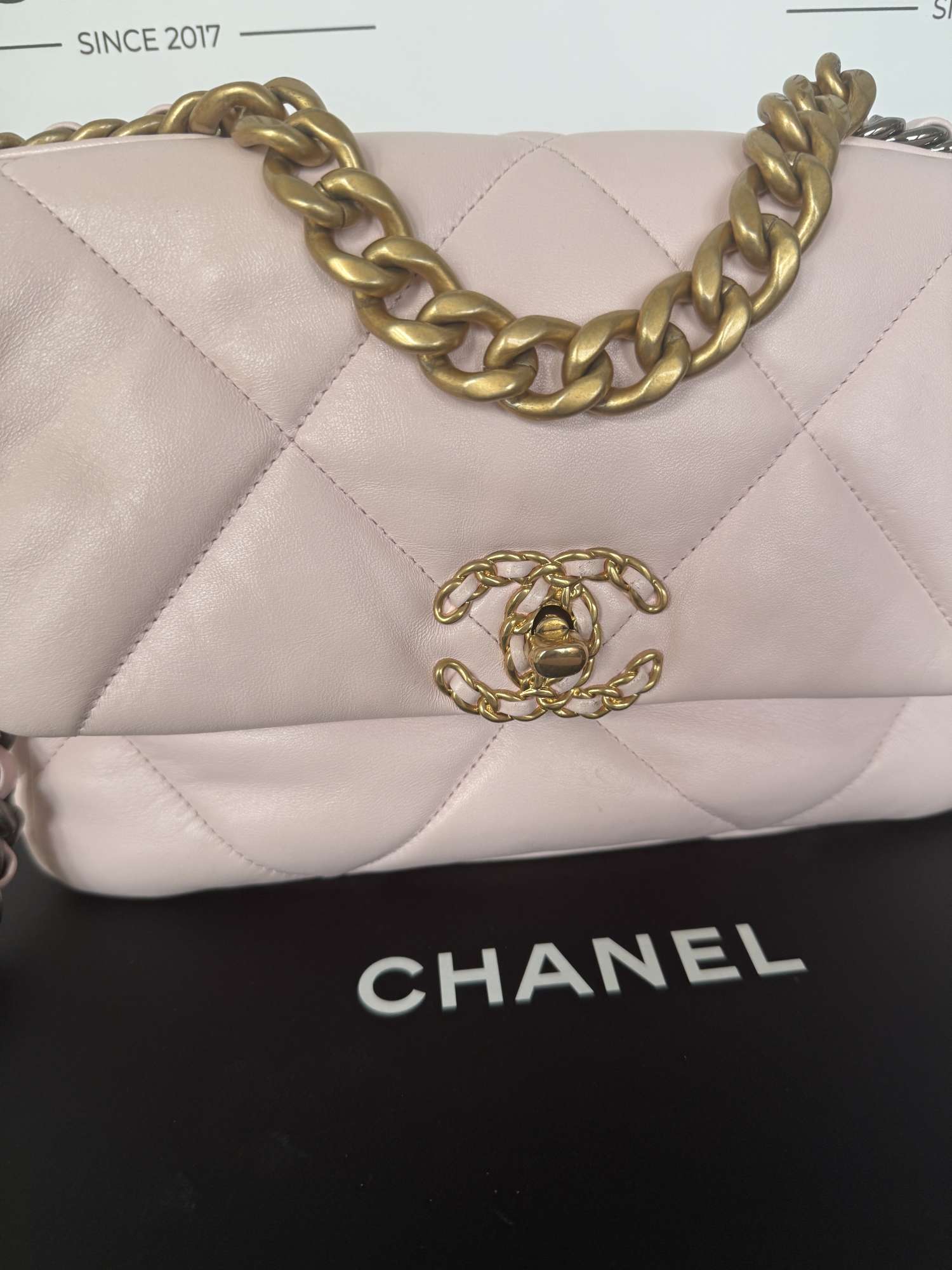 Chanel 19