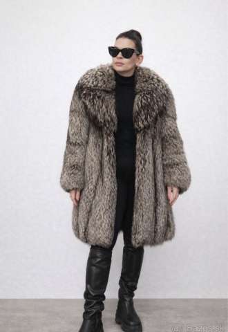 https://vipluxury.sk/Luxusný pravý kožuch zo striebornej líšky s bohatým golierom