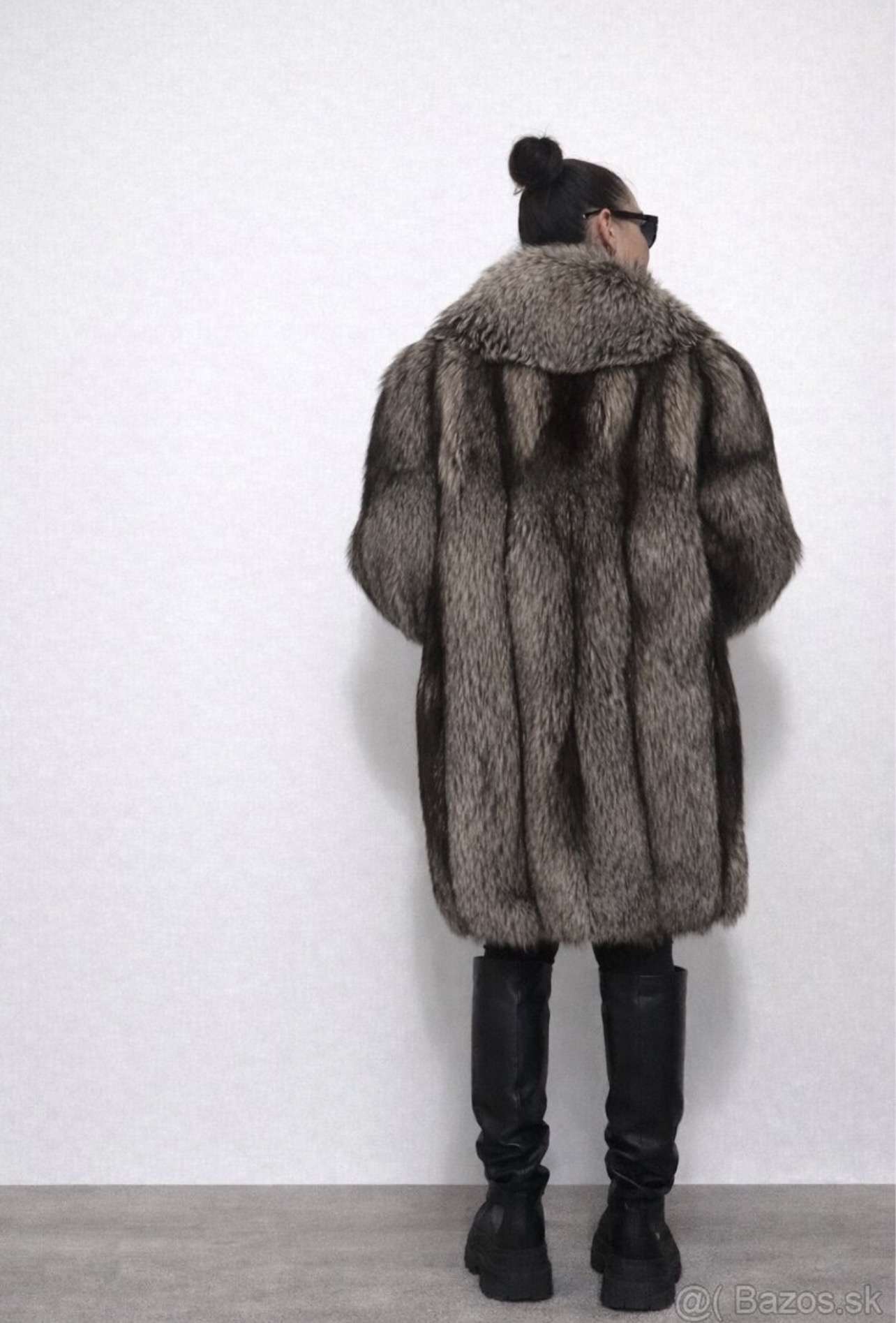 Luxusný pravý kožuch zo striebornej líšky s bohatým golierom