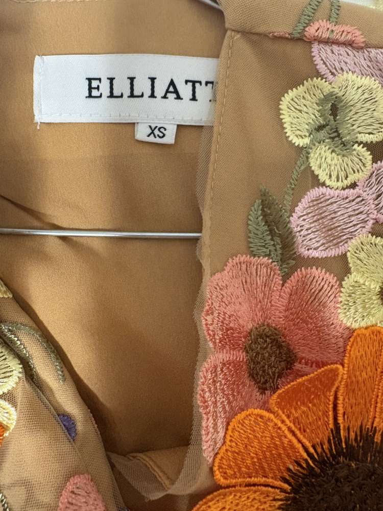 ELLIATT kvetinové šaty 3D