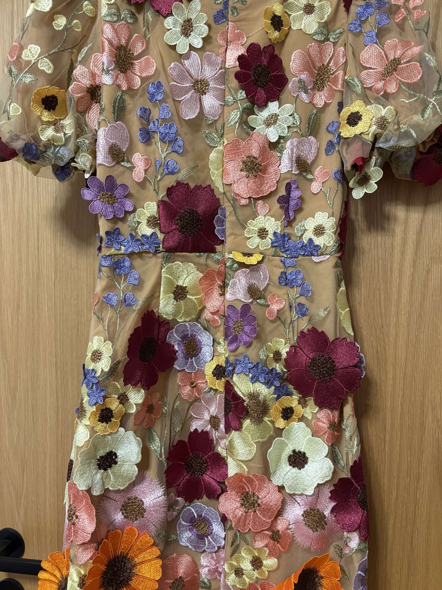 ELLIATT kvetinové šaty 3D