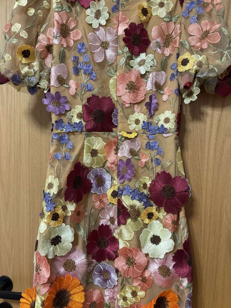 ELLIATT kvetinové šaty 3D