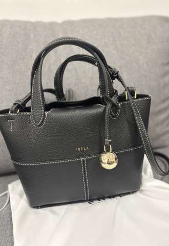 https://vipluxury.sk/Furla kabelka