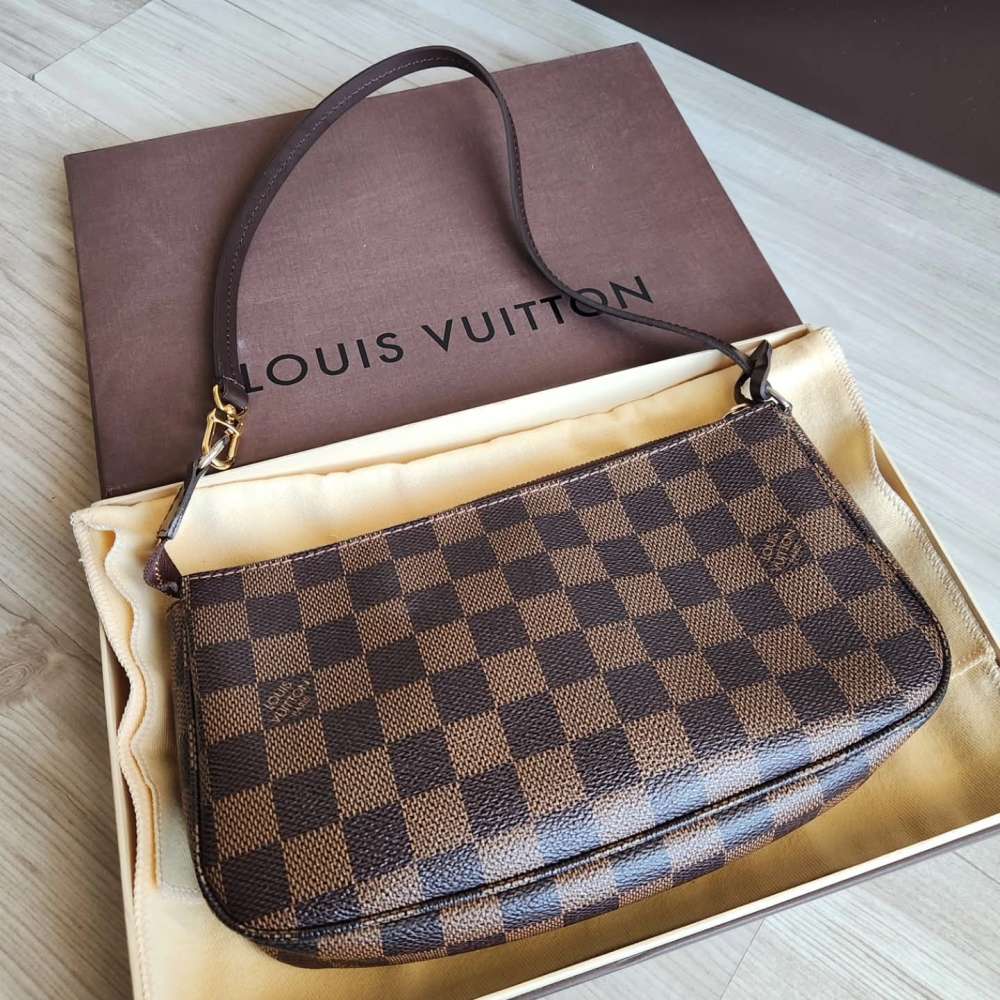 Louis Vuitton Pochette Accessoires NM