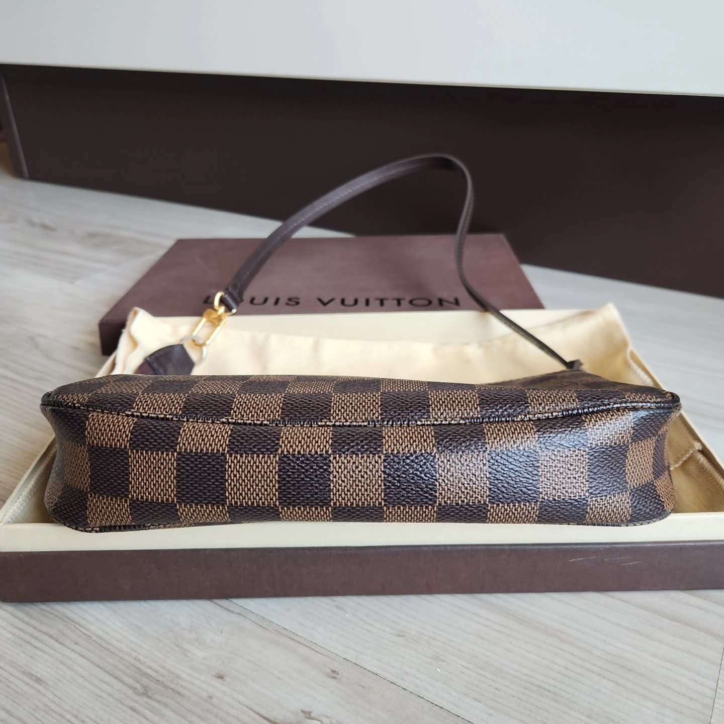 Louis Vuitton Pochette Accessoires NM