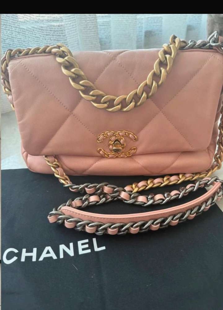 Chanel 19