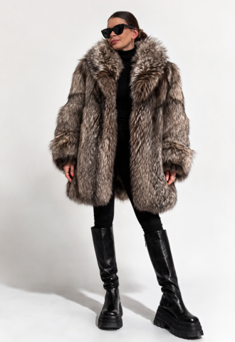 https://vipluxury.sk/Luxusný kožuch z pravej líšky s výrazným golierom