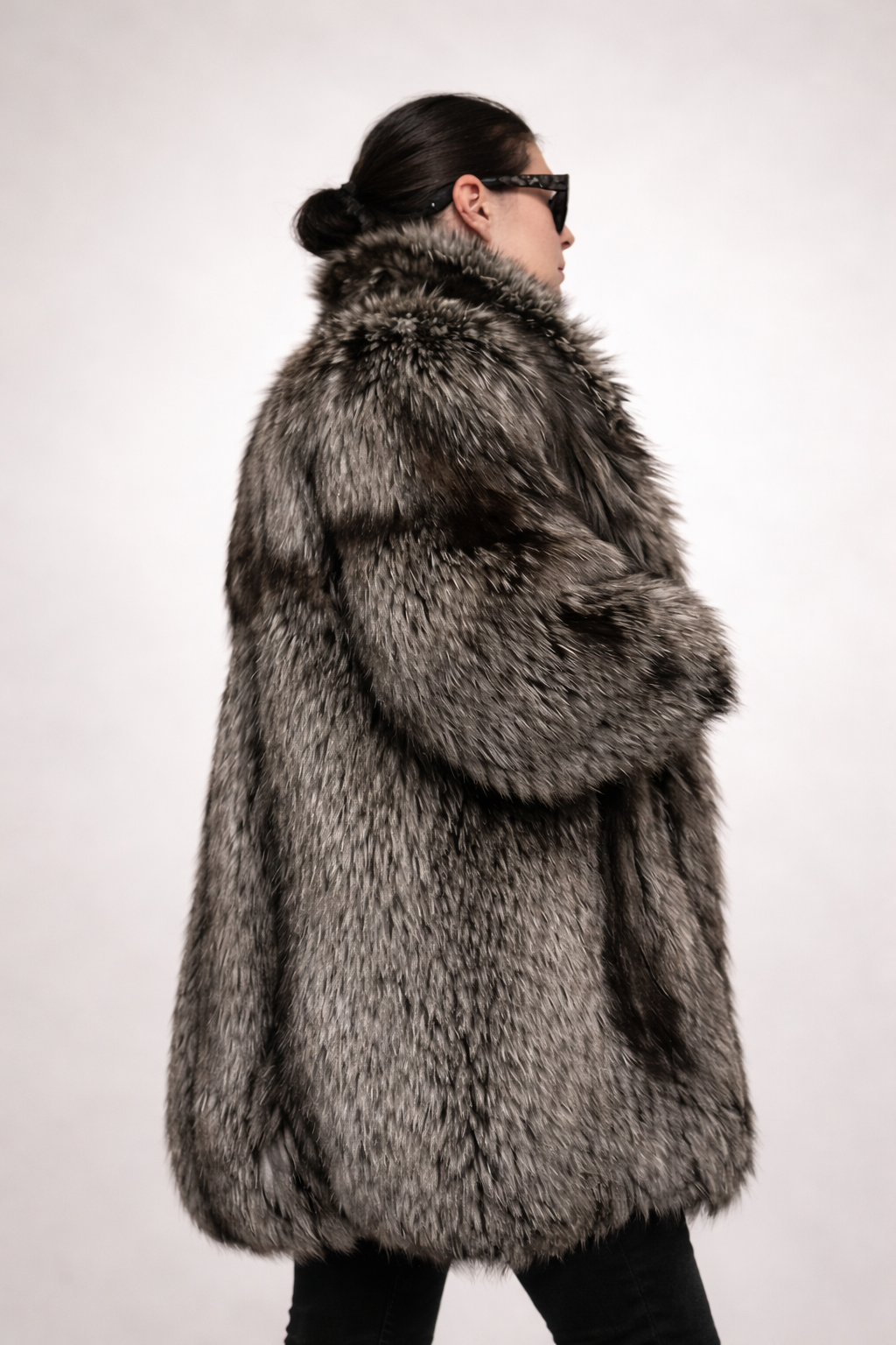 Luxusný kožuch z pravej líšky s výrazným golierom