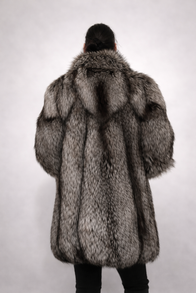 Luxusný kožuch z pravej líšky s výrazným golierom