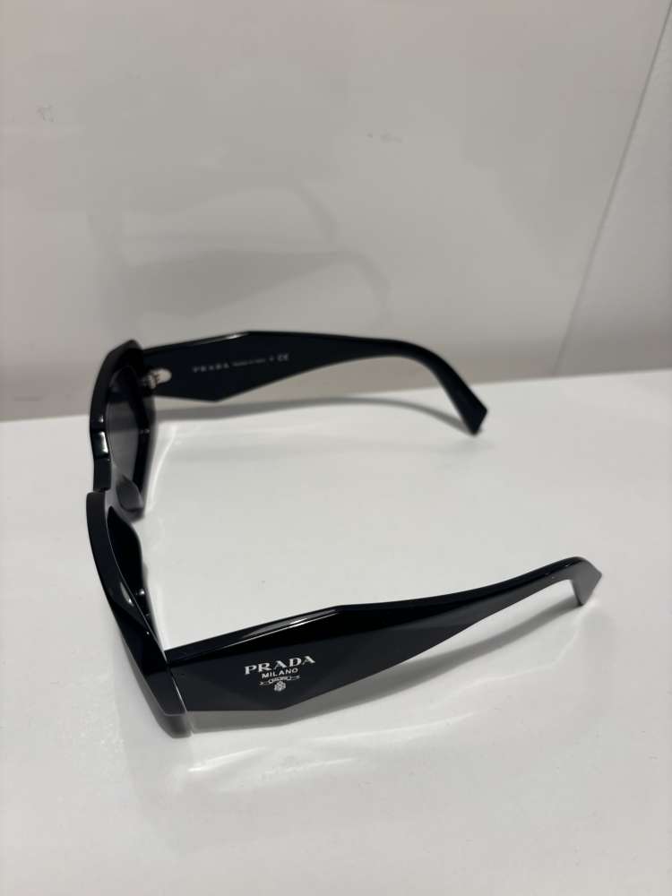 Prada - slnečne okuliare