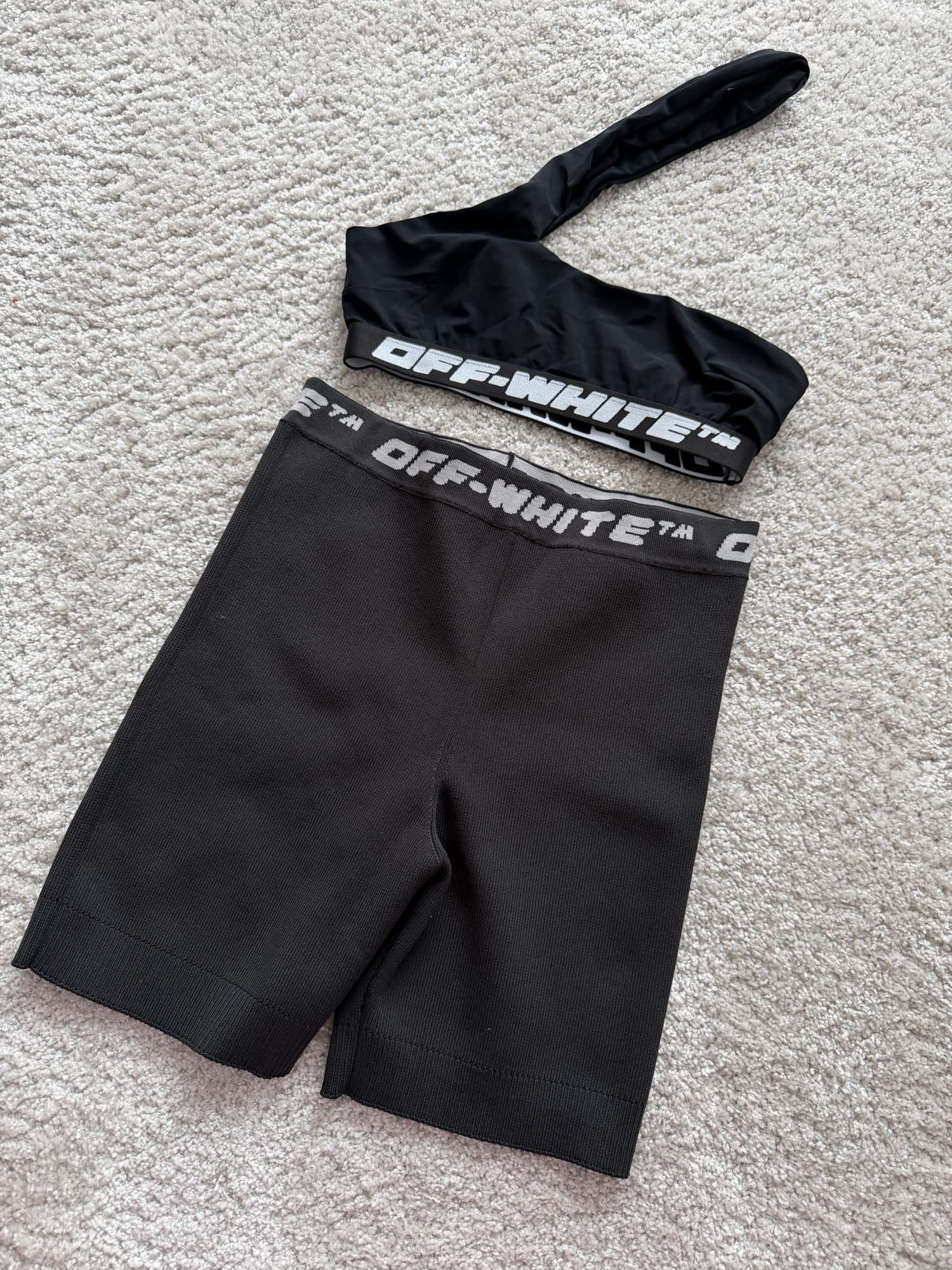 Off white set