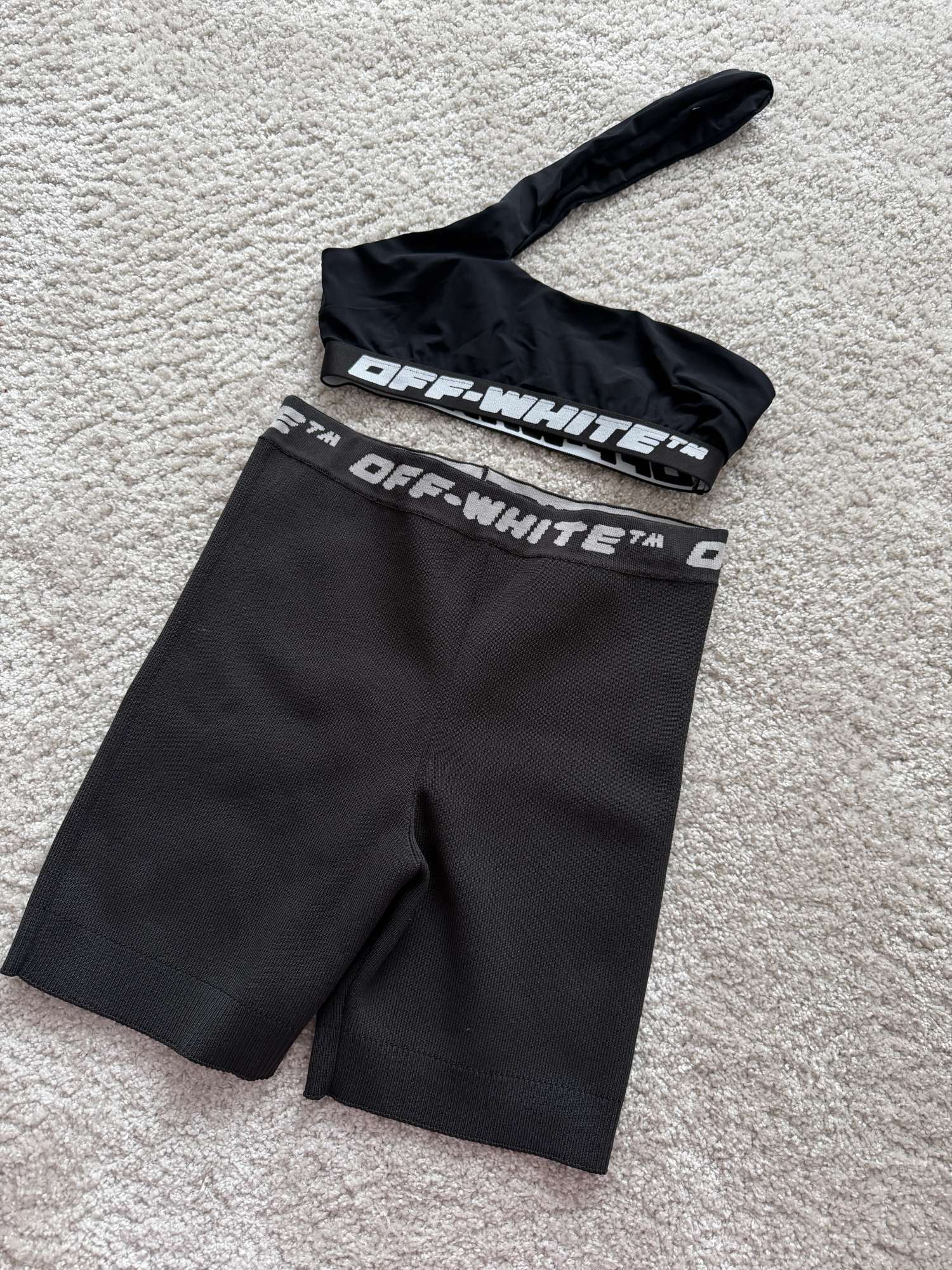 Off white set