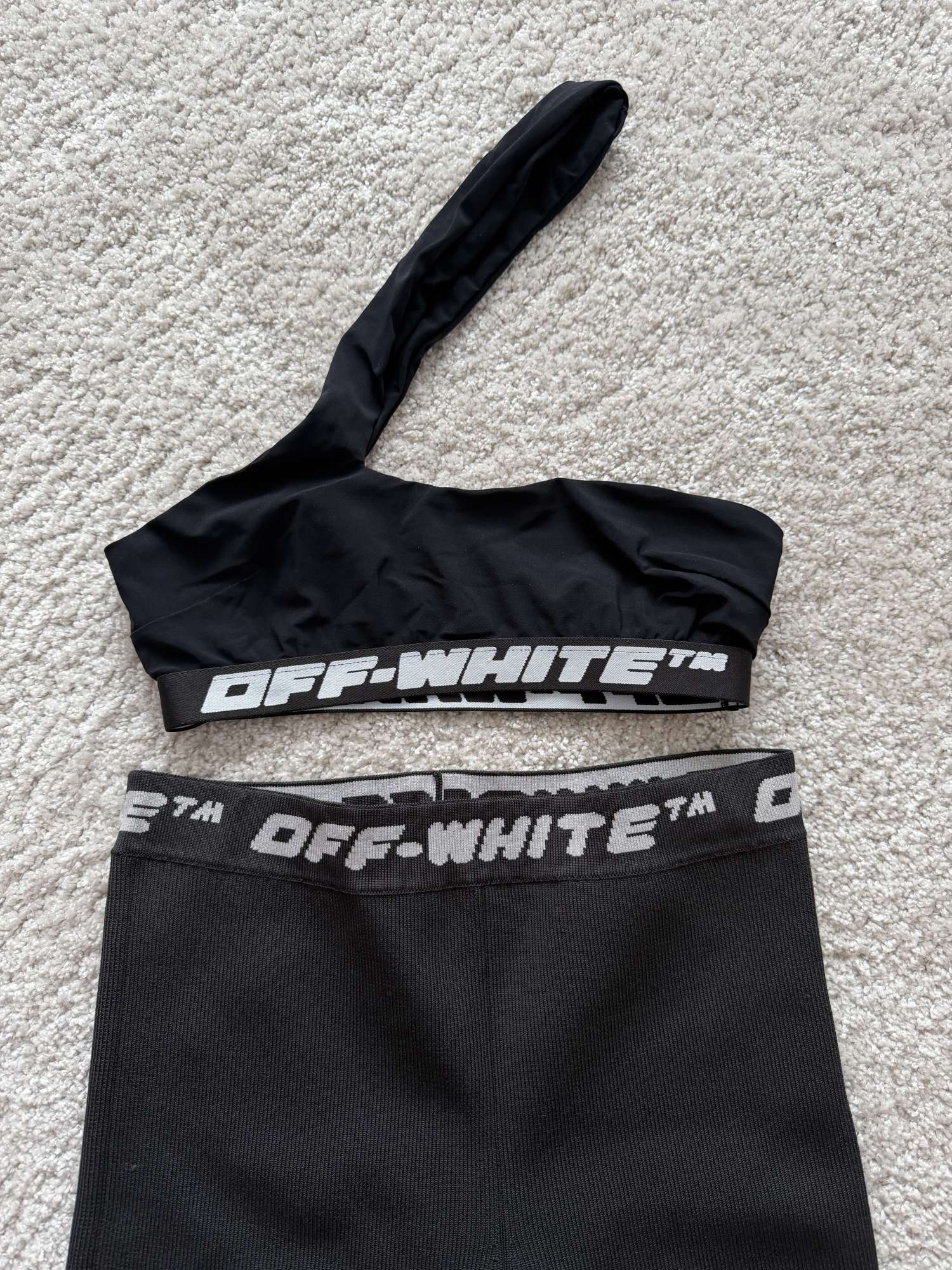Off white set