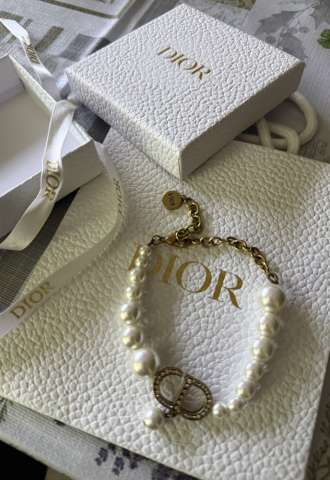 https://vipluxury.sk/Dior náramok