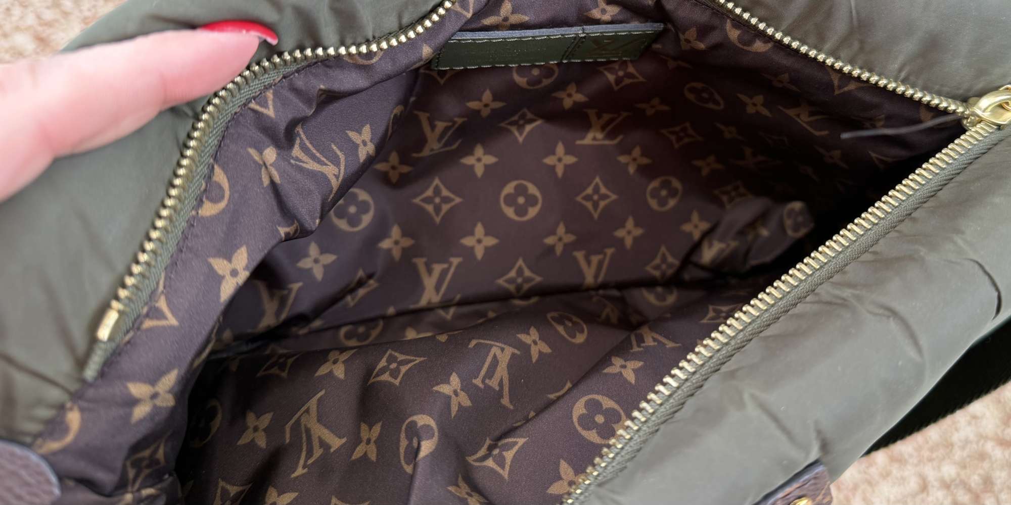 Maxi crossbody pochette Louis Vuitton