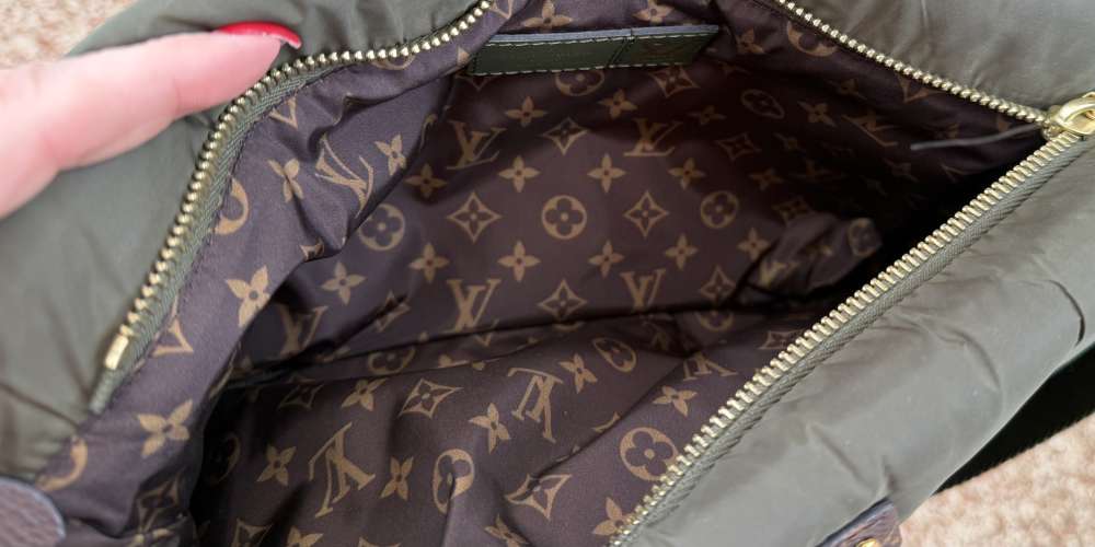Maxi crossbody pochette Louis Vuitton
