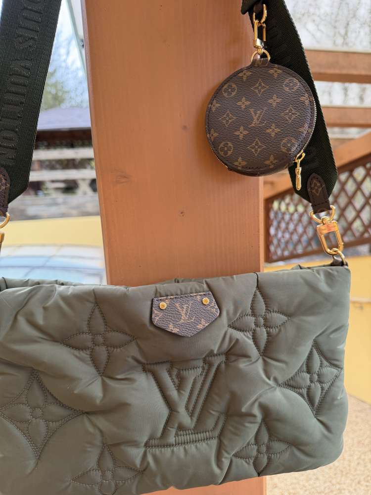 Maxi crossbody pochette Louis Vuitton