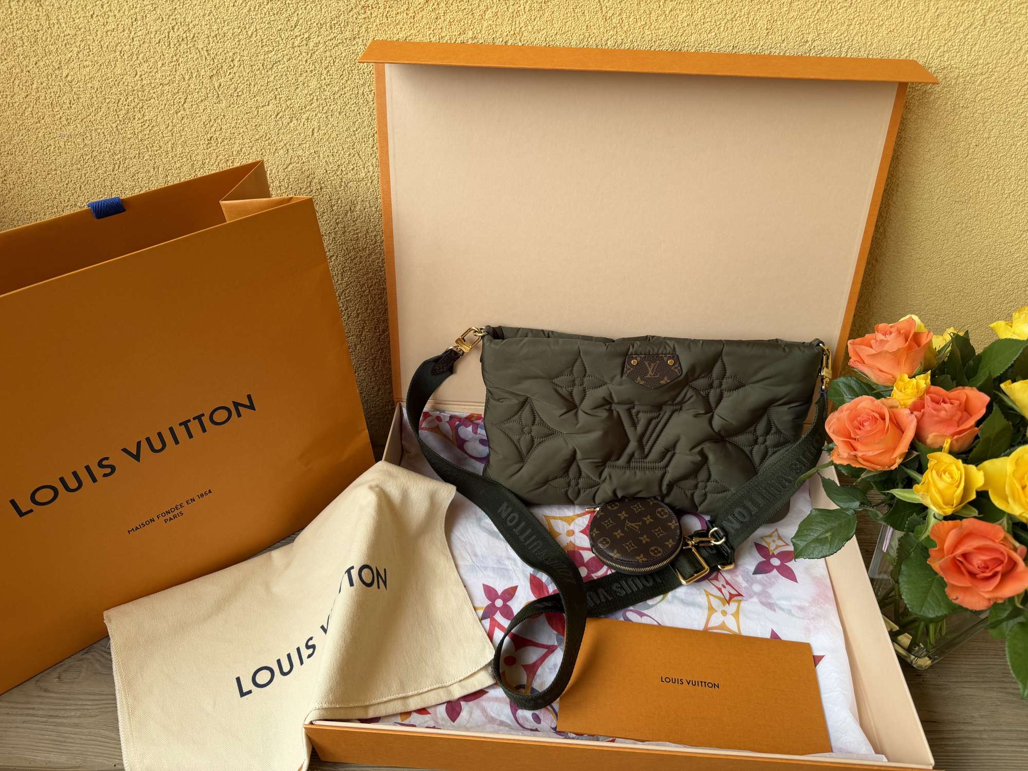 Maxi crossbody pochette Louis Vuitton