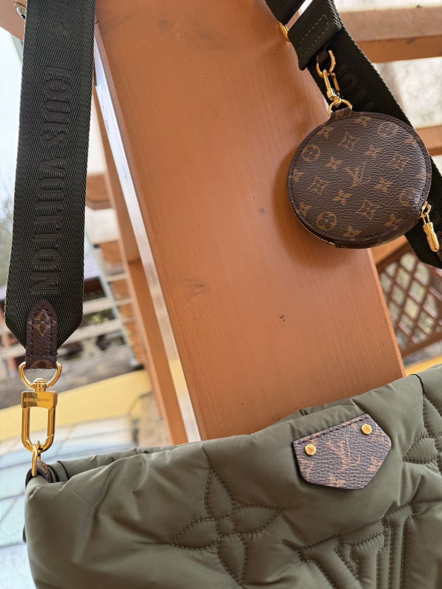 Maxi crossbody pochette Louis Vuitton