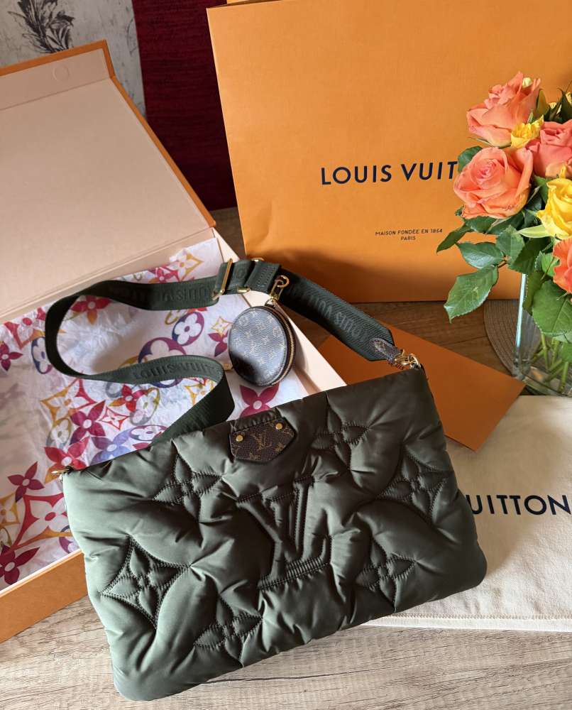 Maxi crossbody pochette Louis Vuitton