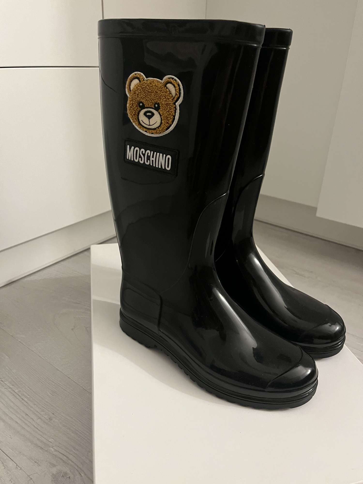 Moschino gumáky 36