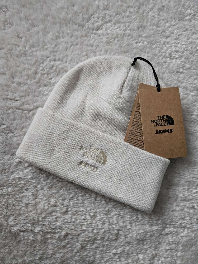 Skims & The North Face ciapka