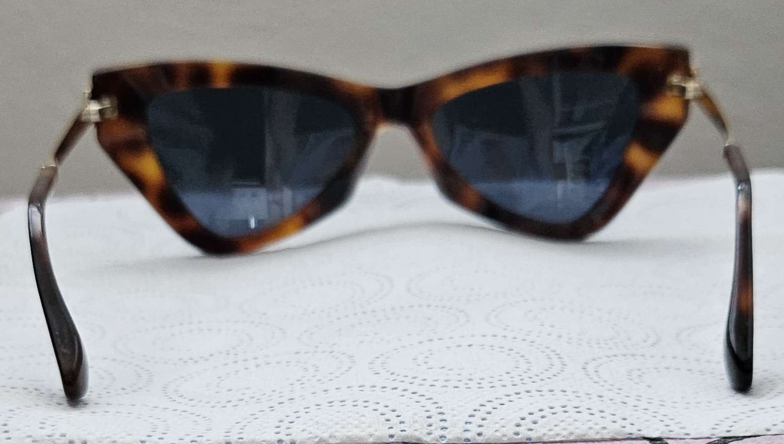 Jimmy Choo slnečné okuliare.