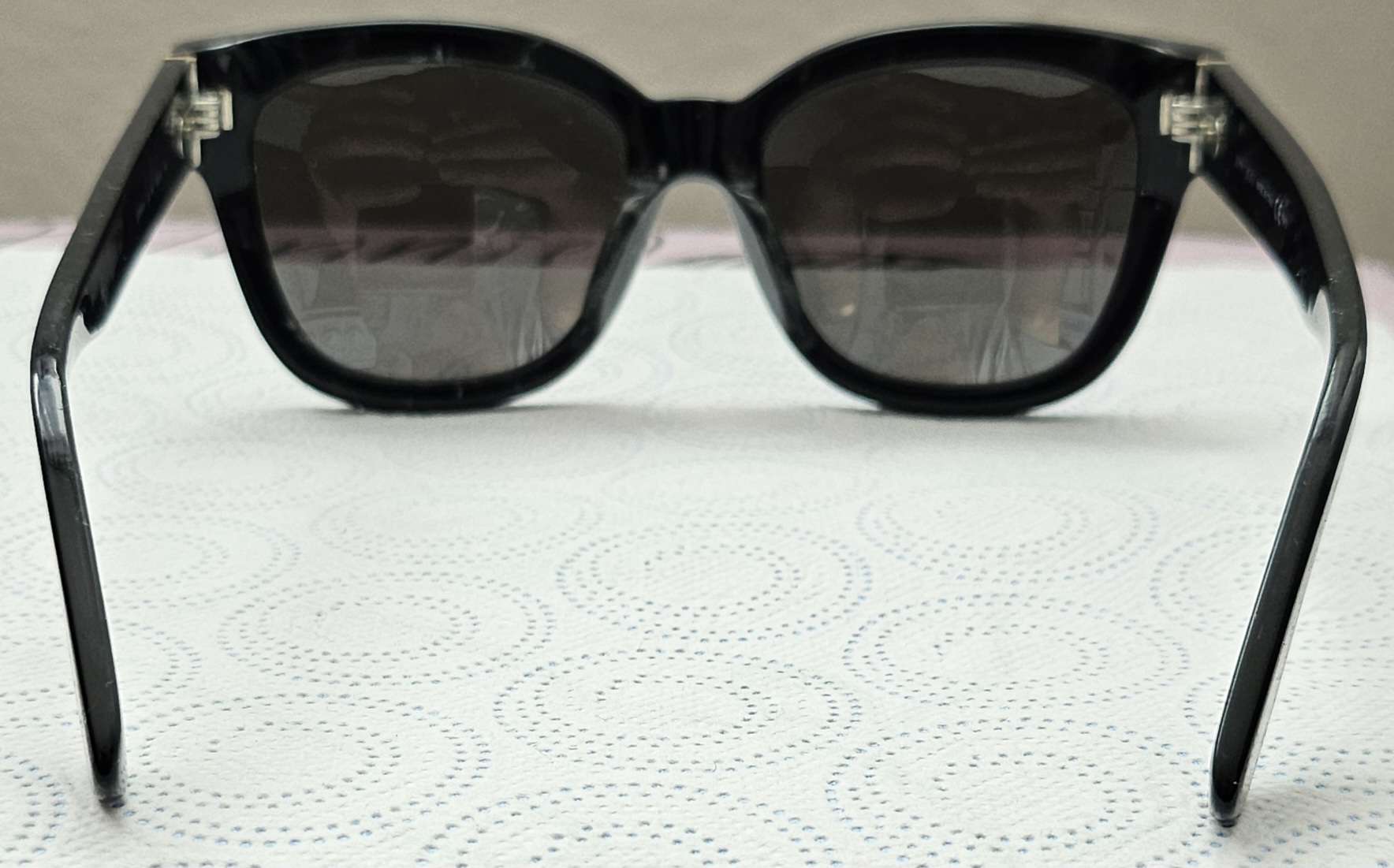 Jimmy Choo slnečné okuliare.