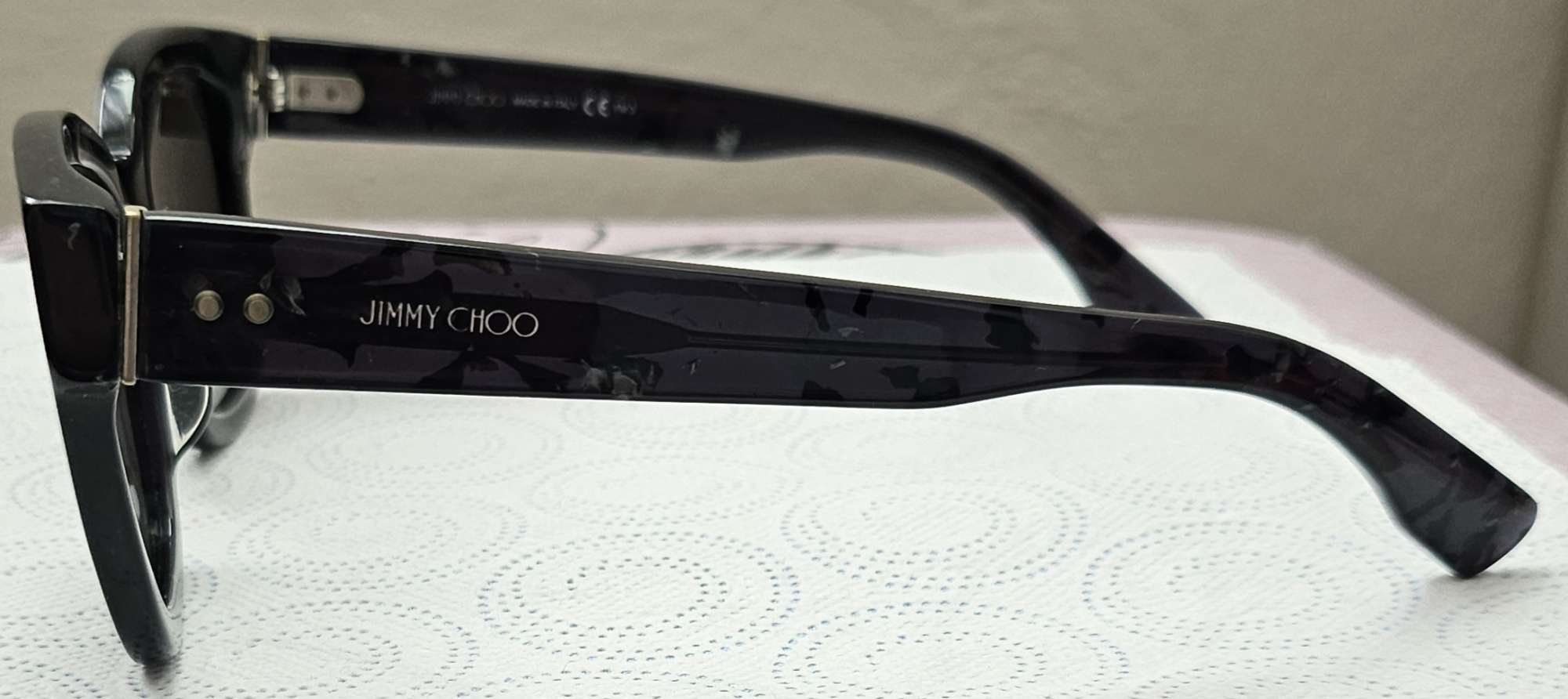 Jimmy Choo slnečné okuliare.