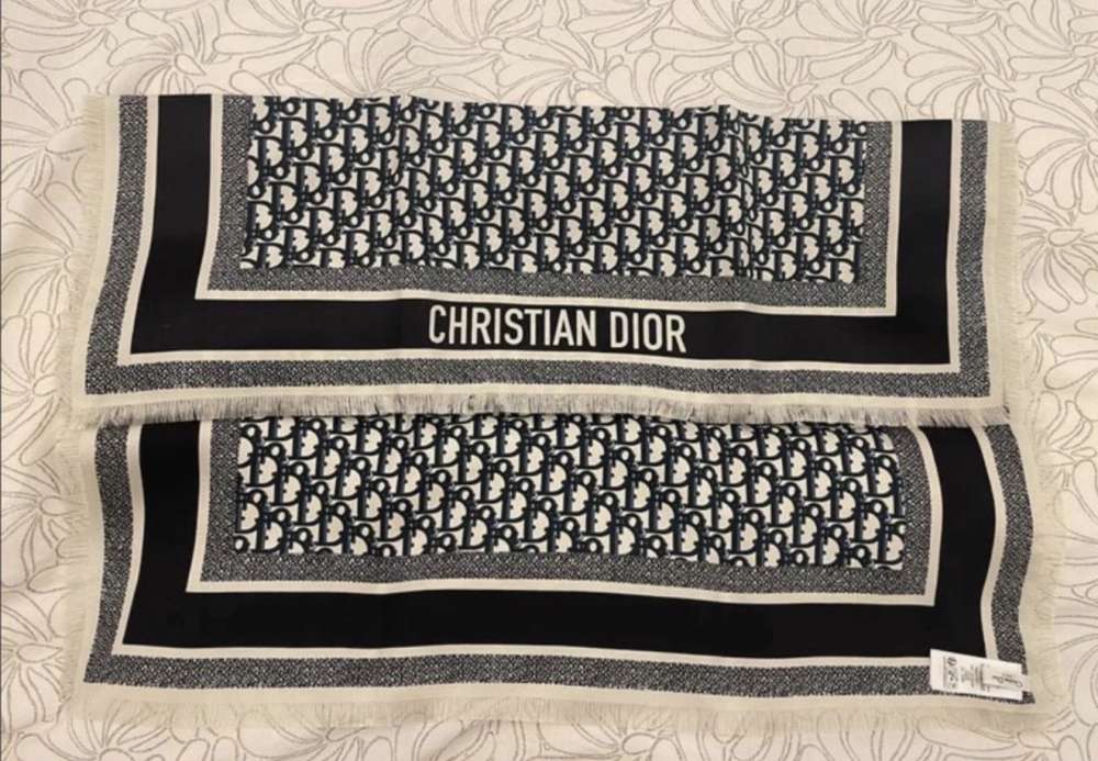 Dior šatka
