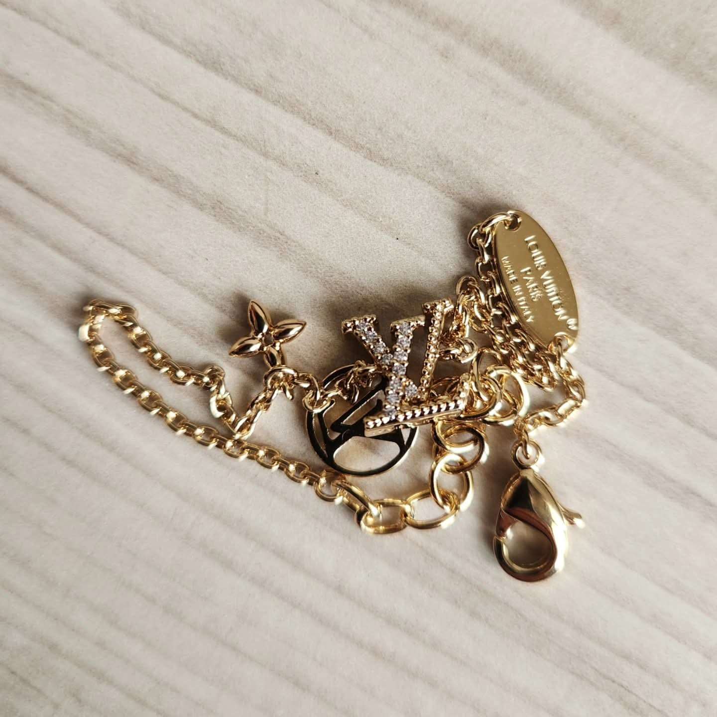 Louis Vuitton Naramek