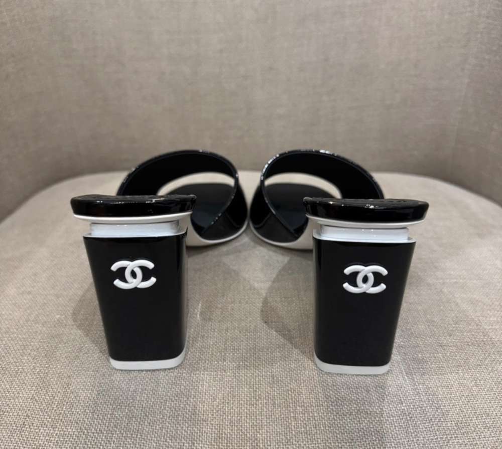 Chanel sandalky