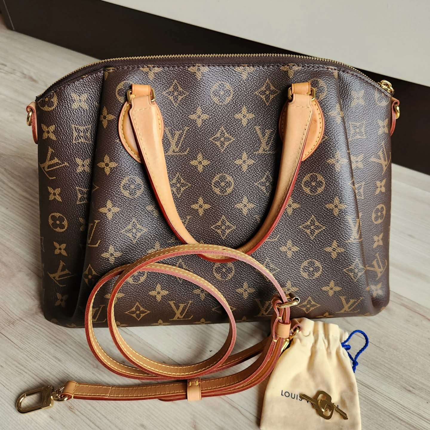 Louis Vuitton Rivoli MM NM
