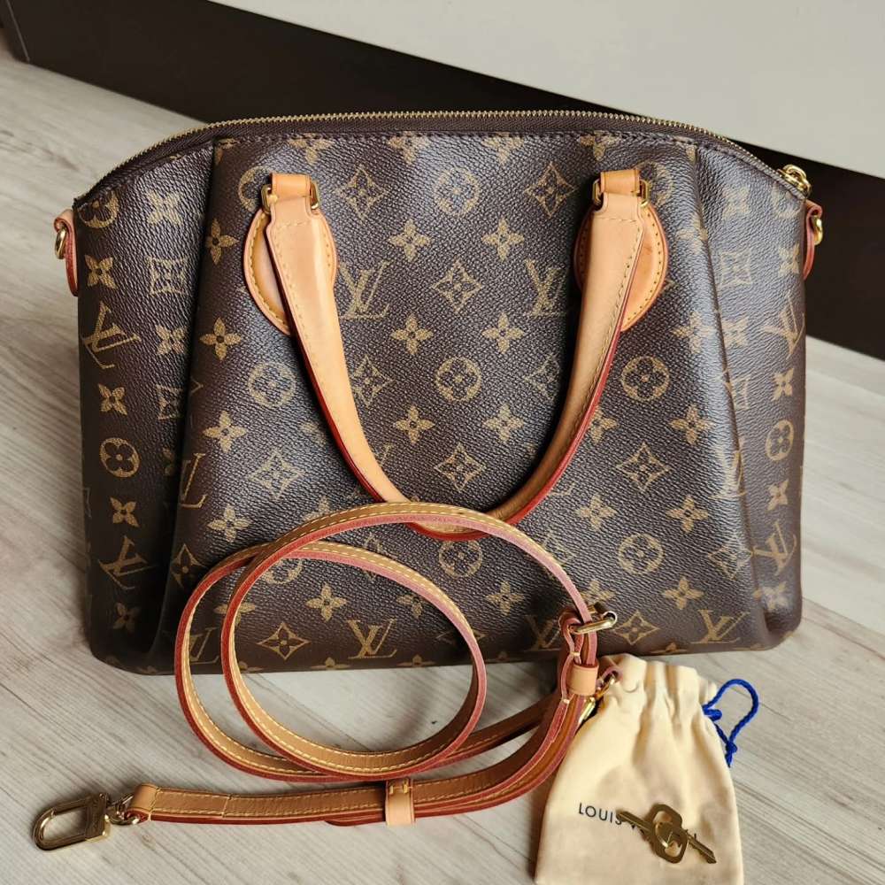 Louis Vuitton Rivoli MM NM
