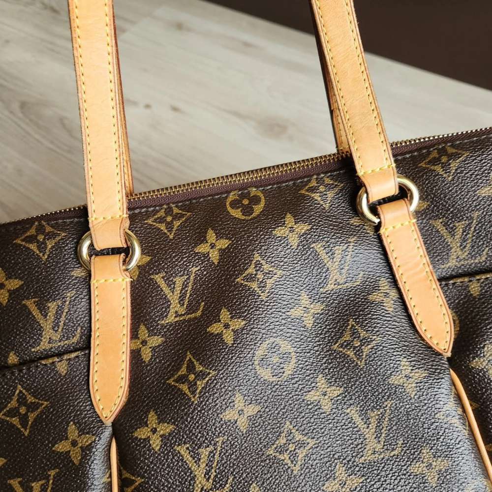 Louis Vuitton Totally