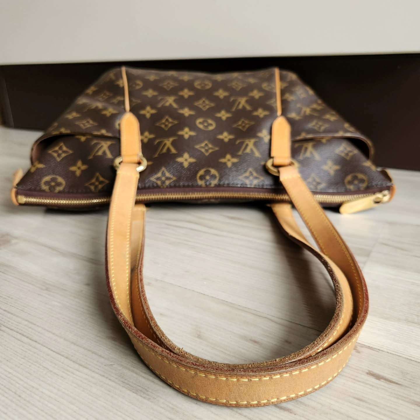 Louis Vuitton Totally