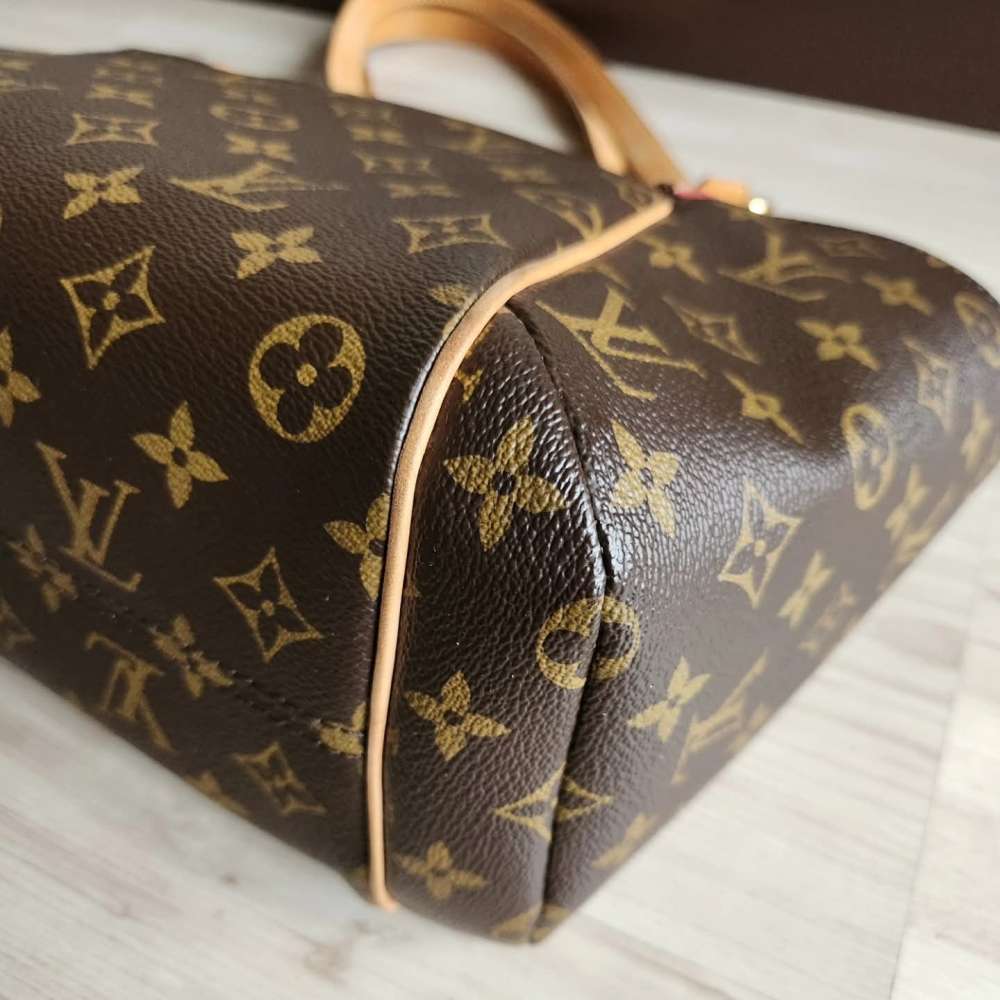 Louis Vuitton Totally