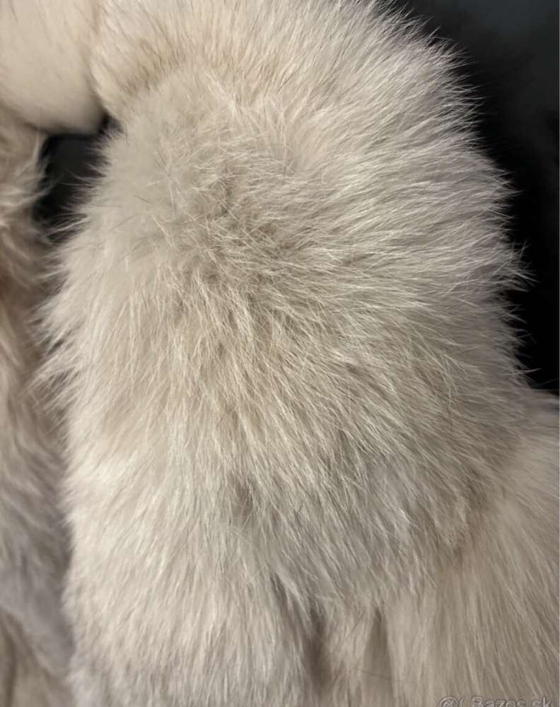 Luxusný kožuch z pravej líšky – svetlá krémovo-strieborná