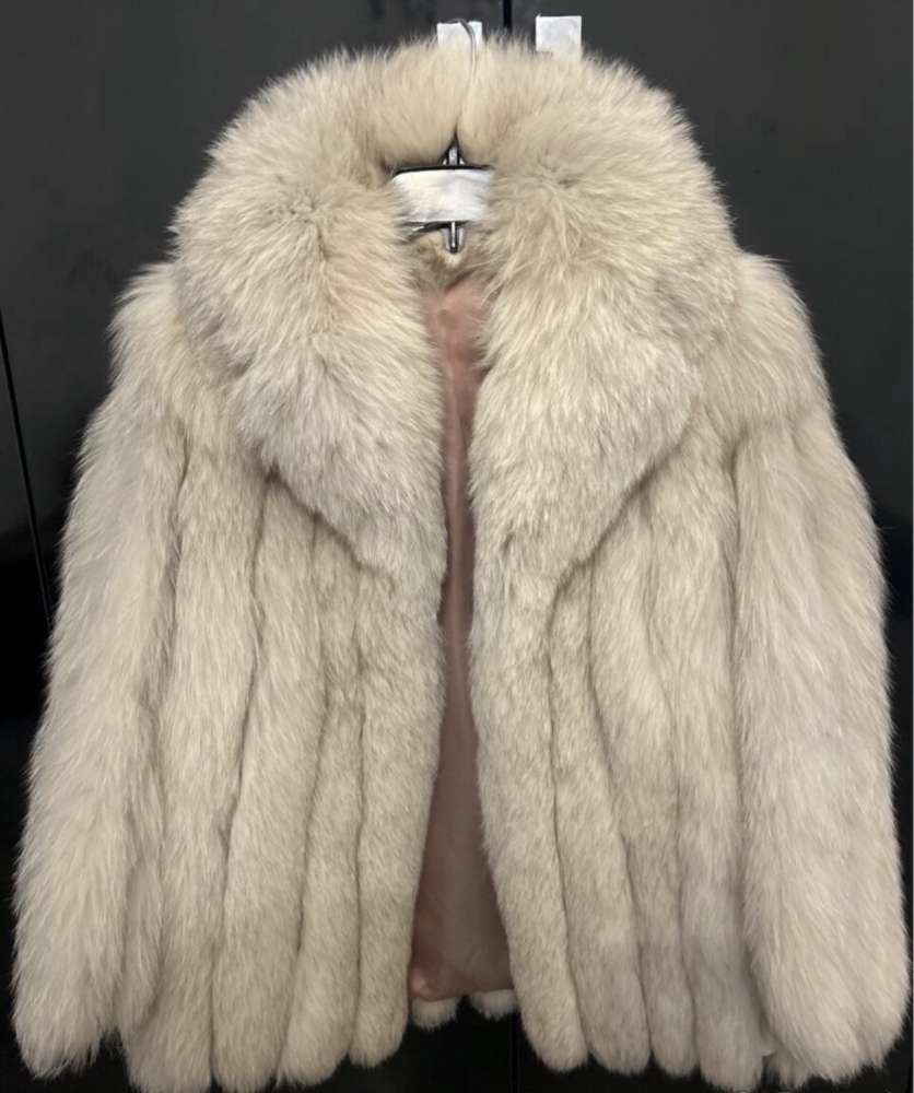 Luxusný kožuch z pravej líšky – svetlá krémovo-strieborná