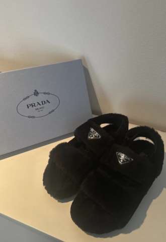 https://vipluxury.sk/Prada sandalky