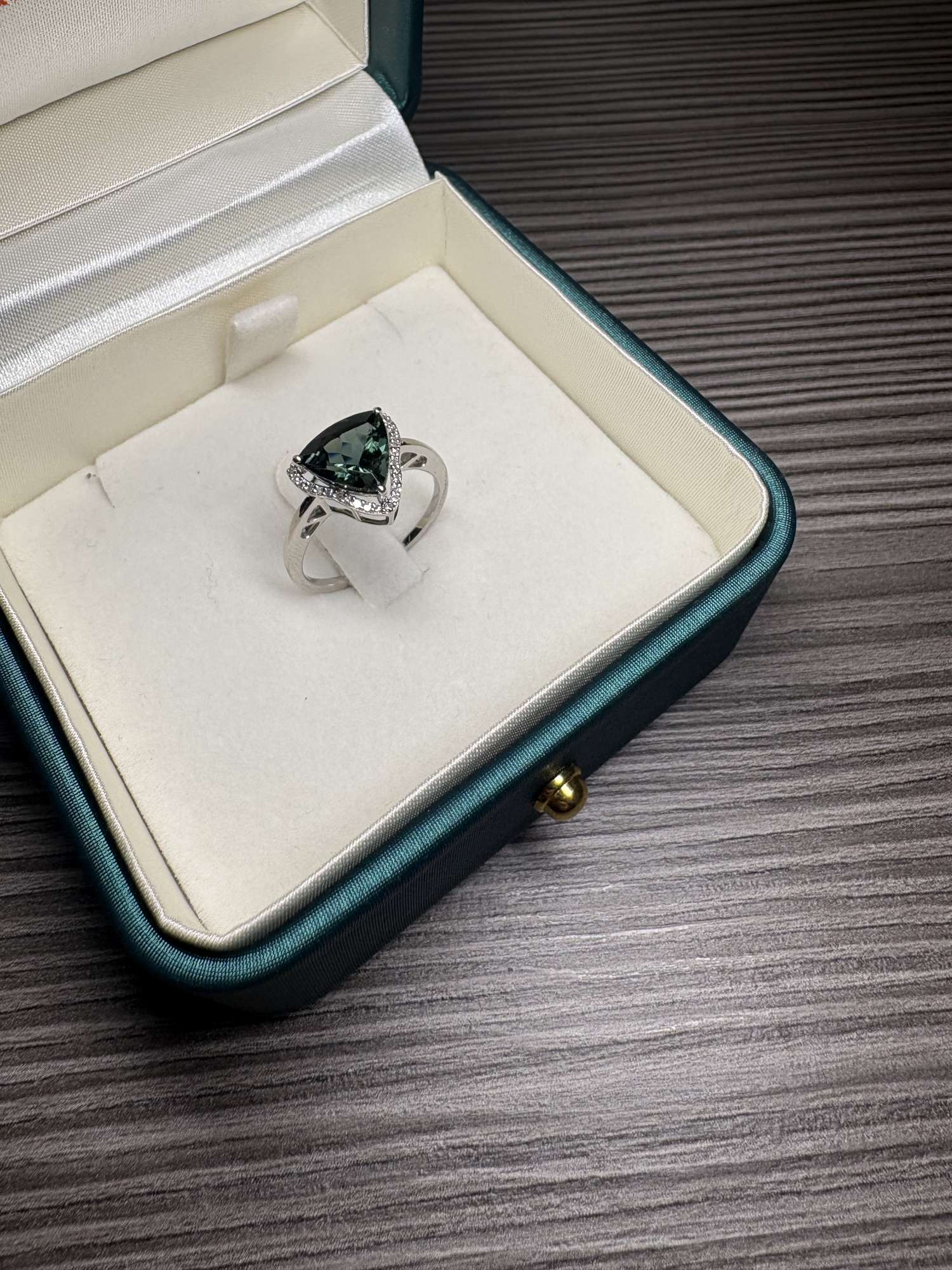 Luxusný platinový prsteň s prírodným turmalínom 2.47ct