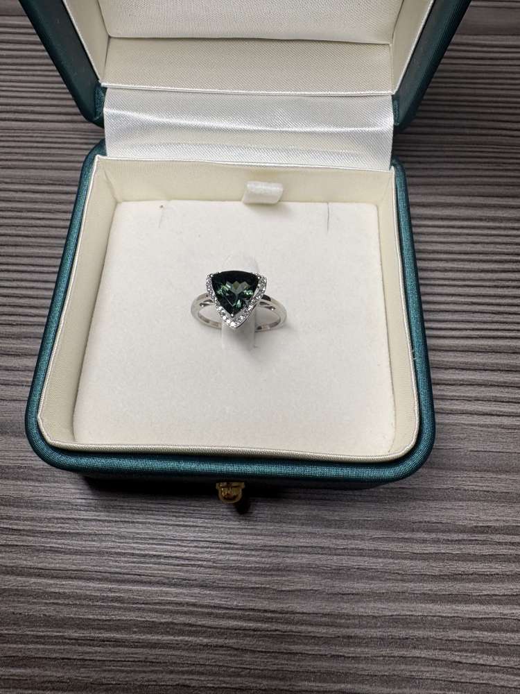 Luxusný platinový prsteň s prírodným turmalínom 2.47ct