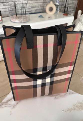 https://vipluxury.sk/Burberry kabelka