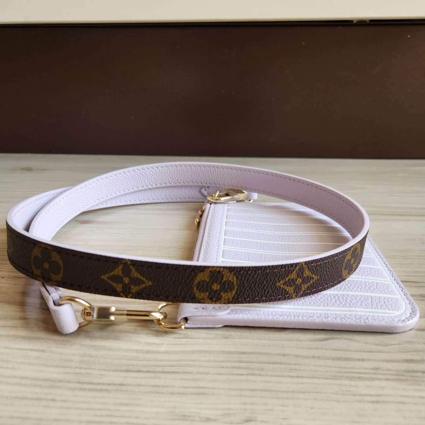 Louis Vuitton Pochette s popruhem