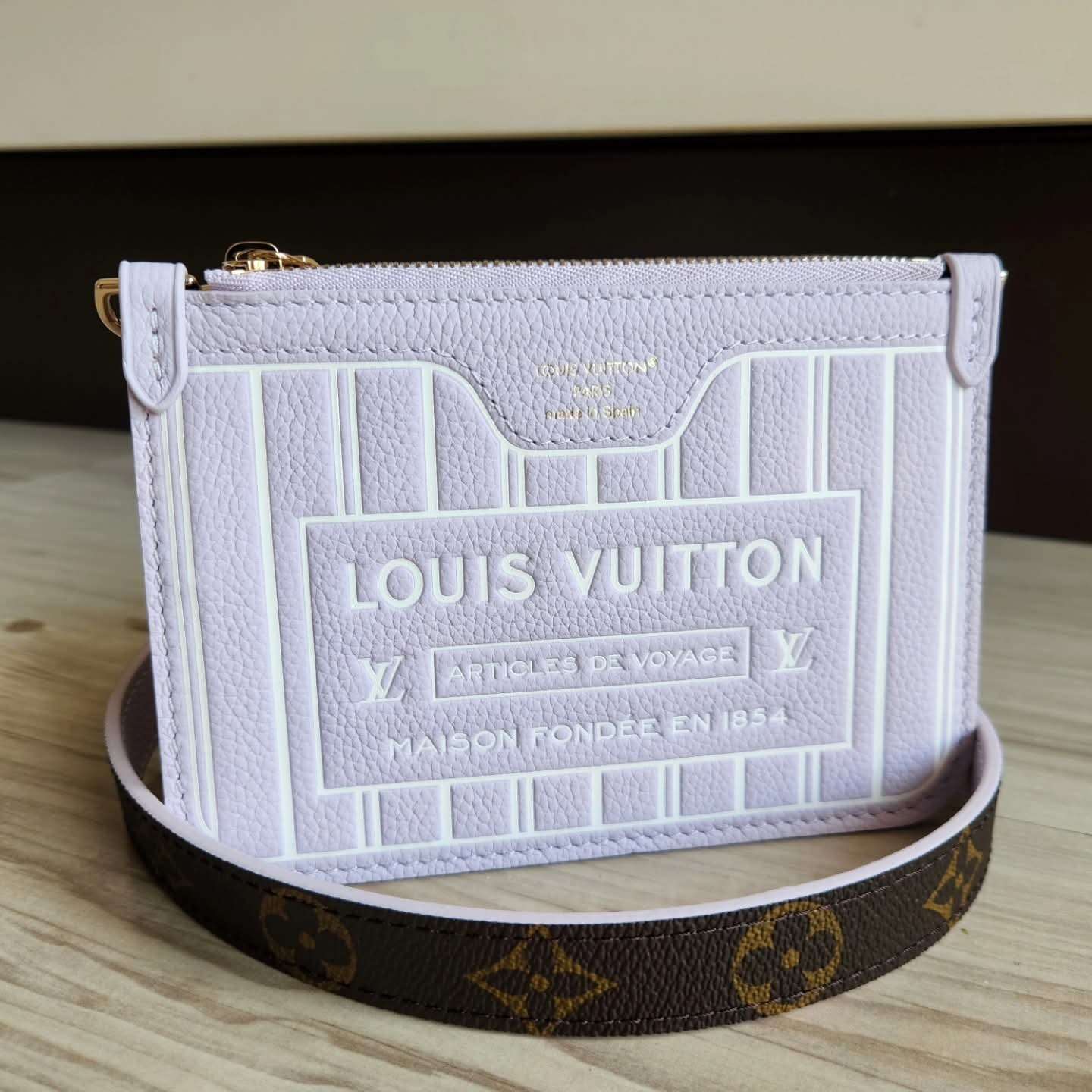 Louis Vuitton Pochette s popruhem