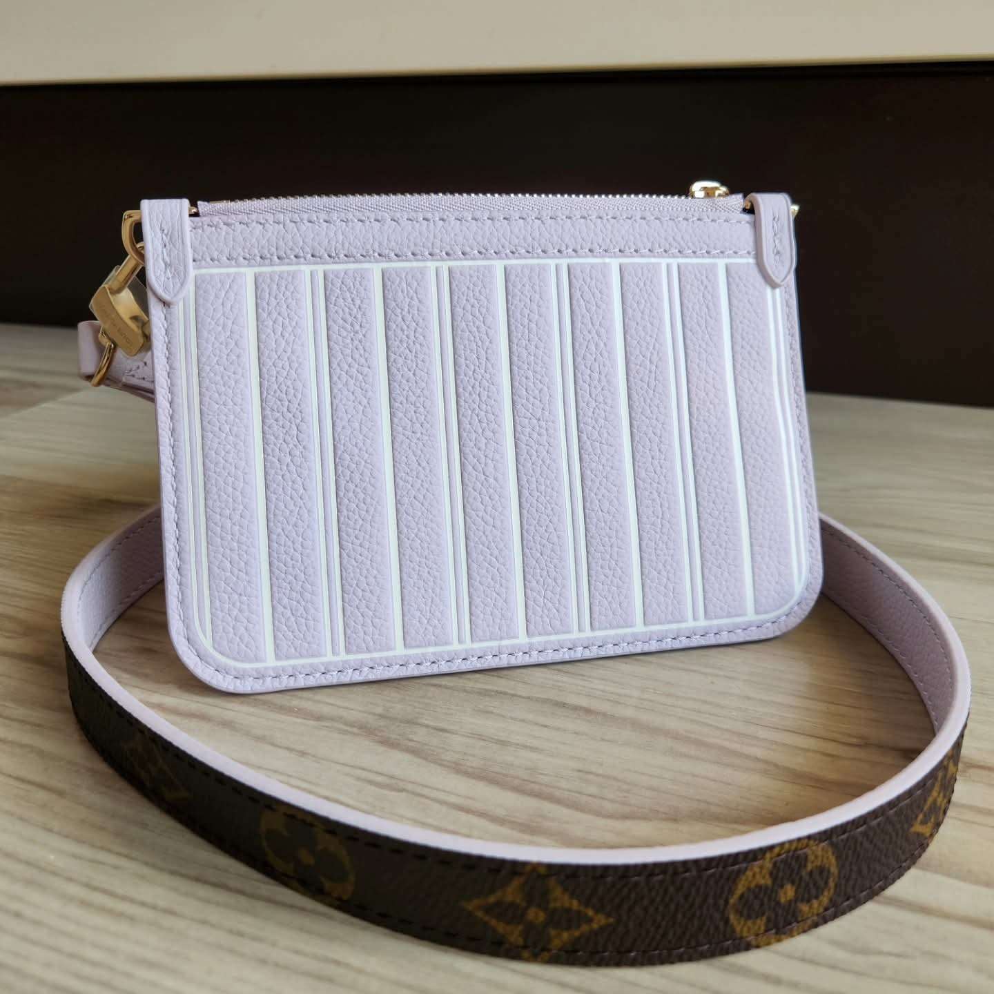 Louis Vuitton Pochette s popruhem