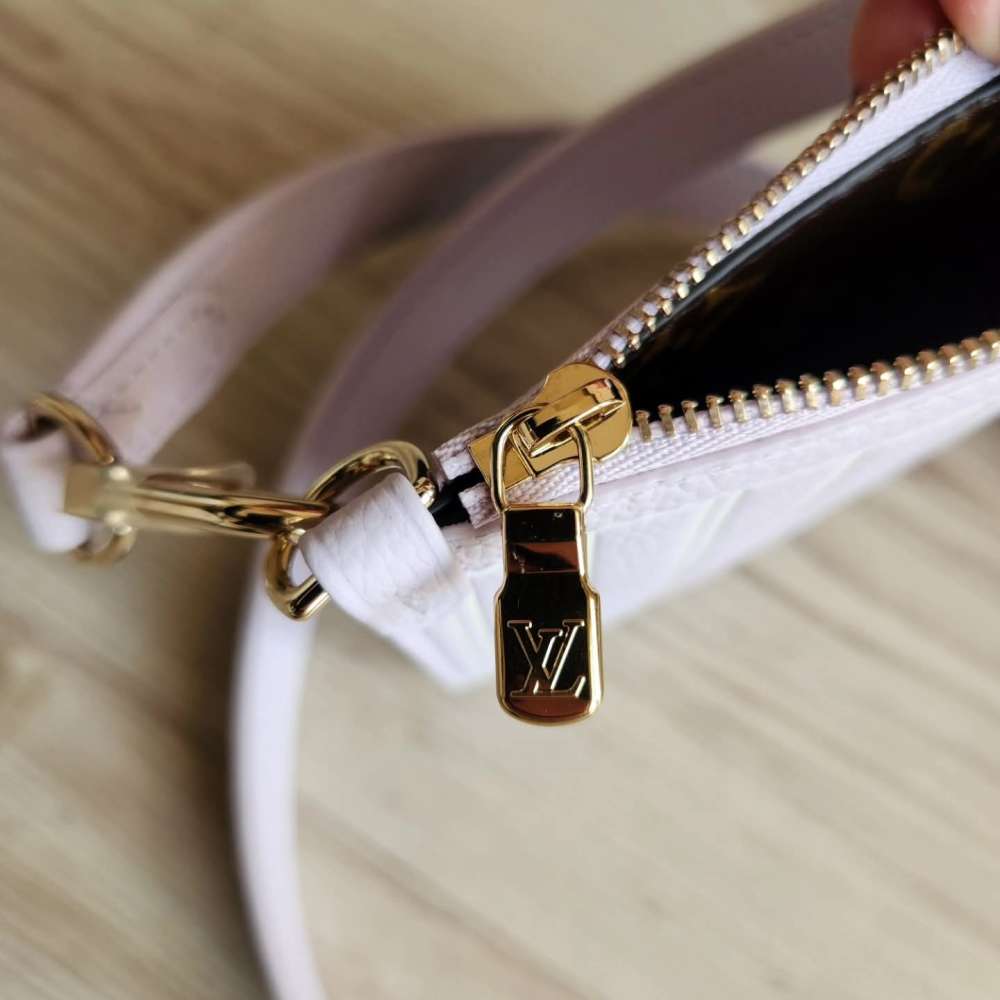 Louis Vuitton Pochette s popruhem