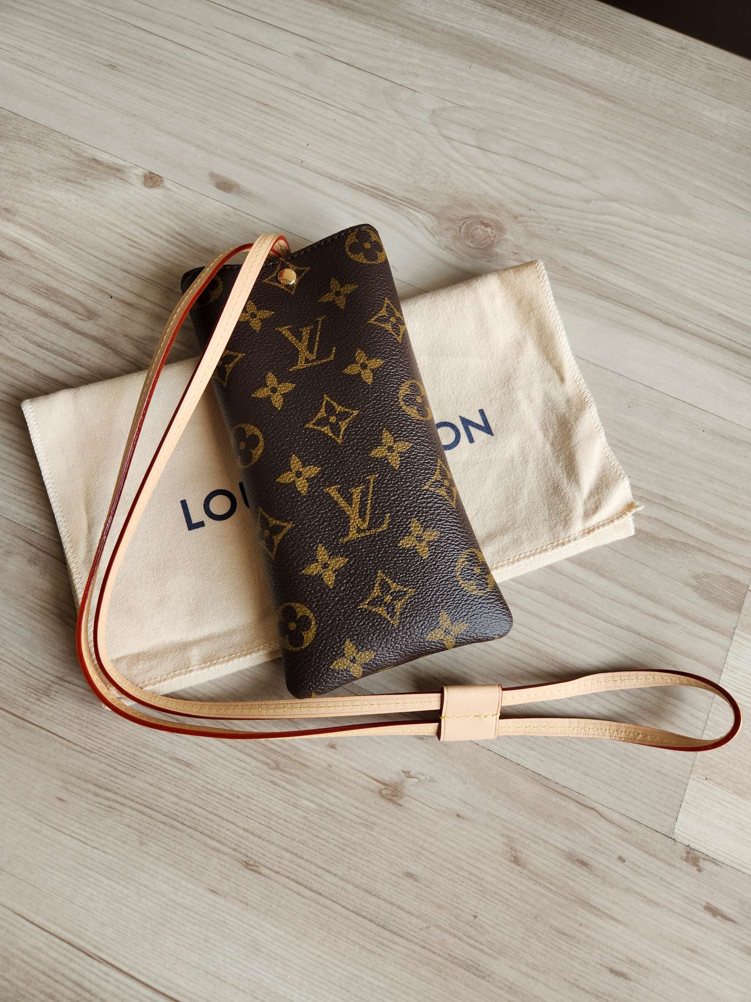 Louis Vuitton Pouzdro
